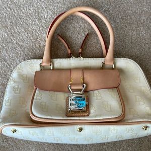 Dooney & Bourke spring handle bag